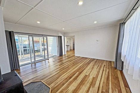 Photo of property in 240 Cornfoot Street, Castlecliff, Whanganui, 4501