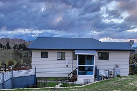 Photo of property in 1 Watts Street, Waipawa, 4210