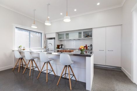 Photo of property in 92 Tukapa Street, Westown, New Plymouth, 4310