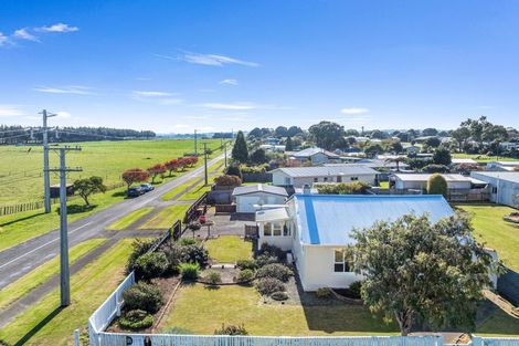 Photo of property in 124 Weraroa Road, Waverley, 4510