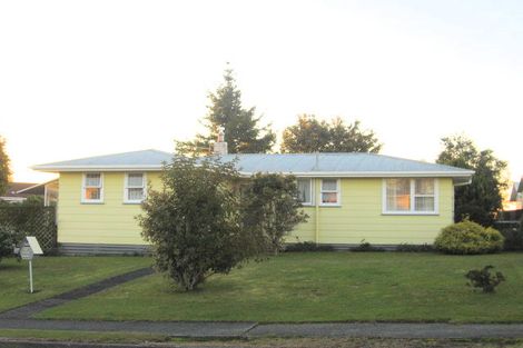 Photo of property in 16 Ngatuku Place, Tokoroa, 3420