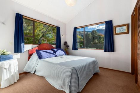 Photo of property in 10 Heuchan Lane, Wanaka, 9305