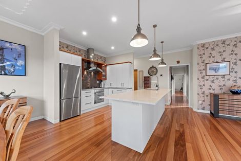 Photo of property in 124 Carrington Street, Lower Vogeltown, New Plymouth, 4310
