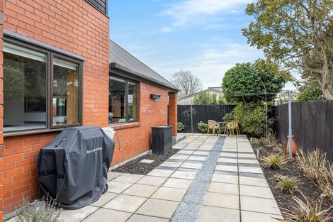 Photo of property in 2/6 Chepstow Avenue, Fendalton, Christchurch, 8052