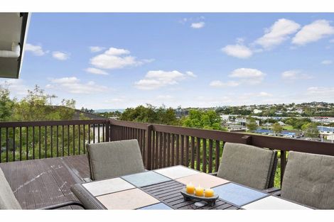 Photo of property in 2/37 Woodlands Crescent, Browns Bay, Auckland, 0630