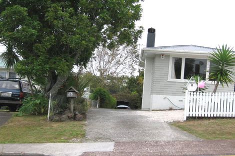 Photo of property in 2/7 Trinidad Road, Sunnynook, Auckland, 0620