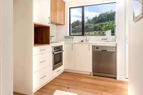 Photo of property in 92 Ara Paiwhenua, Tawa, Wellington, 5028