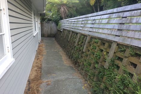 Photo of property in 165 Newlands Road, Newlands, Wellington, 6037