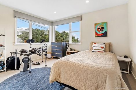 Photo of property in 70 Bassett Road, Johnsonville, Wellington, 6037