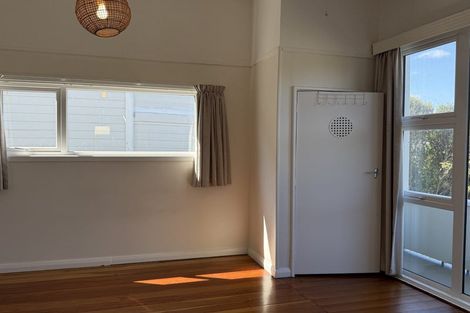 Photo of property in 37 Ara Paiwhenua, Tawa, Wellington, 5028