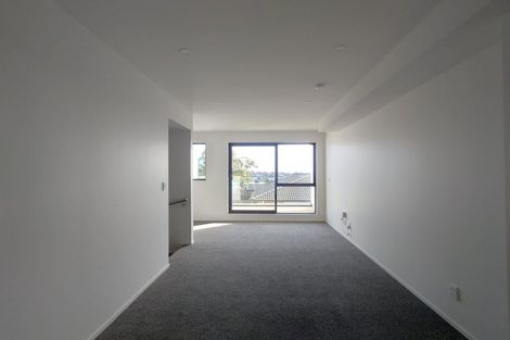 Photo of property in 6/113 Te Atatu Road, Te Atatu South, Auckland, 0610