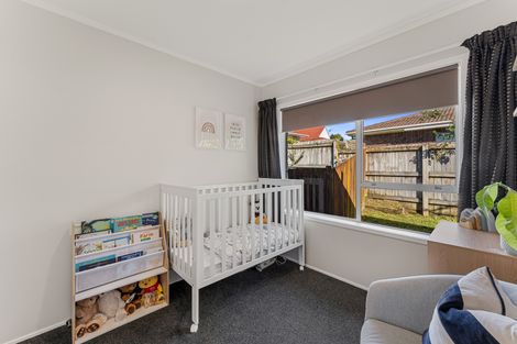 Photo of property in 2/14 Kingussie Place, Highland Park, Auckland, 2010
