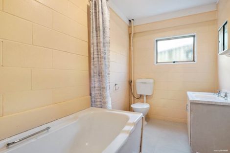 Photo of property in 133 Matipo Road, Te Atatu Peninsula, Auckland, 0610