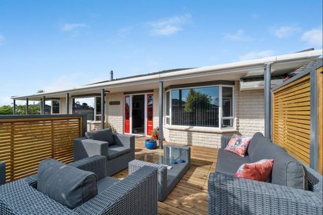 Photo of property in 33 Heta Road, Highlands Park, New Plymouth, 4312
