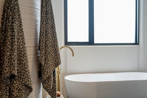 Photo of property in 2/1 City View Terrace, Birkenhead, Auckland, 0626