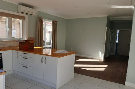 Photo of property in 37 Tauhinu Road, Miramar, Wellington, 6022