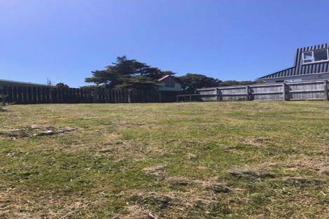 Photo of property in 42 Kenmore Street, Newlands, Wellington, 6037