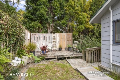 Photo of property in 12 Highland Avenue, Titirangi, Auckland, 0604
