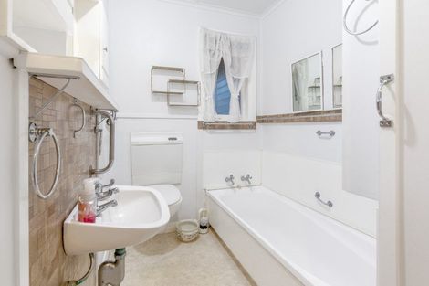 Photo of property in 36 Great North Road, Waipawa, 4210