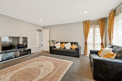 Photo of property in 23 Ginders Drive, Massey, Auckland, 0614