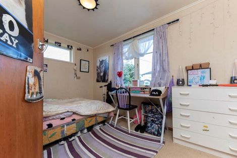 Photo of property in 5 Sherwood Avenue, Te Atatu South, Auckland, 0610