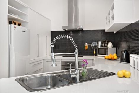 Photo of property in The Villas, 33u3 Hobson Street, Thorndon, Wellington, 6011