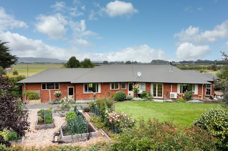 Photo of property in 16 Woodside Road, Woodside, Outram, 9073