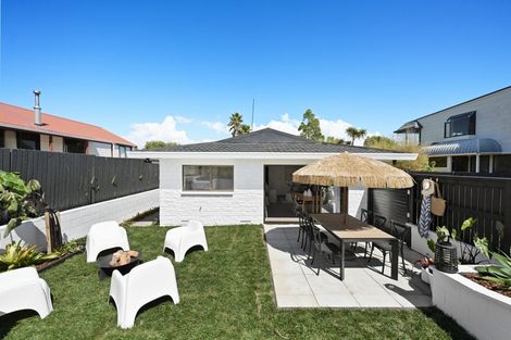 Photo of property in 124a Karewa Parade, Papamoa Beach, Papamoa, 3118