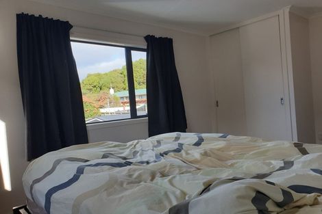 Photo of property in 56a Salford Street, Newlands, Wellington, 6037