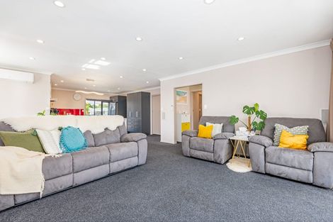Photo of property in 134 Ruamahanga Crescent, Terrace End, Palmerston North, 4410