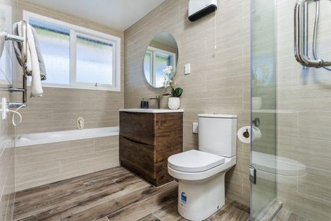 Photo of property in 39 Valley View Road, Glenfield, Auckland, 0629