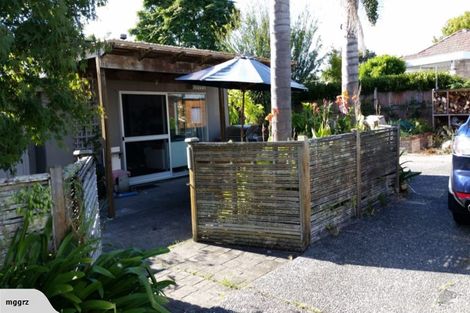 Photo of property in 4 Tawa Road, Te Atatu Peninsula, Auckland, 0610