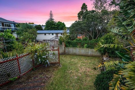 Photo of property in 24 Hartley Terrace, Massey, Auckland, 0614