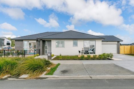 Photo of property in 42 Schoolside Road, Kumeu, 0810