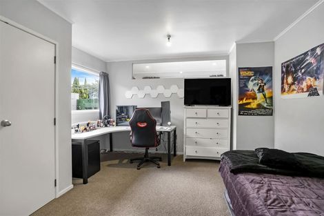Photo of property in 4 Towra Place, Botany Downs, Auckland, 2010