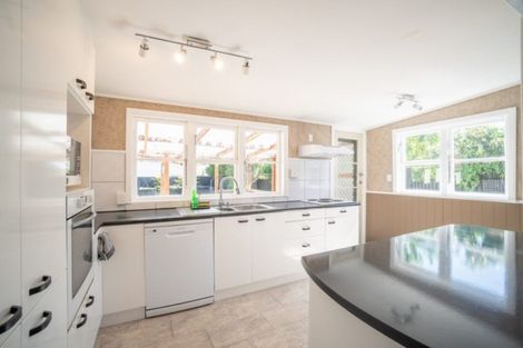 Photo of property in 28 Oxford Street, Hokowhitu, Palmerston North, 4410