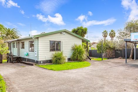 Photo of property in 91a/2 Beach Road, Te Atatu Peninsula, Auckland, 0610