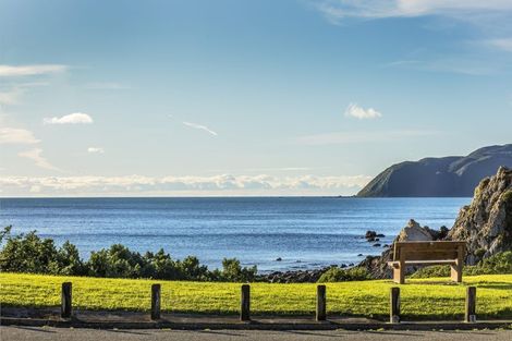 Photo of property in 3 Terrace Road, Titahi Bay, Porirua, 5022