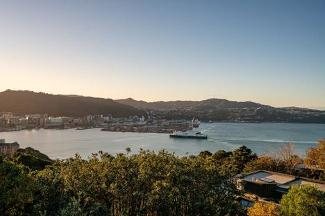 Photo of property in 77 Palliser Road, Roseneath, Wellington, 6011