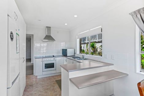 Photo of property in 35e Edmonton Road, Henderson, Auckland, 0612