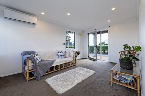 Photo of property in 93 Hobsonville Road, West Harbour, Auckland, 0618