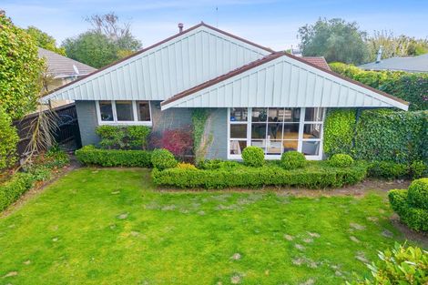 Photo of property in 7 Brookby Crescent, Avonhead, Christchurch, 8042