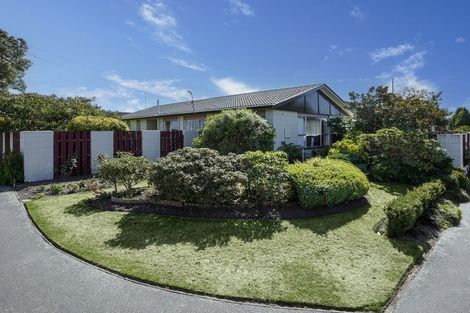 Photo of property in 86 Englefield Road, Northwood, Christchurch, 8051