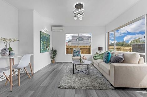 Photo of property in 3/2 Mickle Street, Te Atatu South, Auckland, 0610