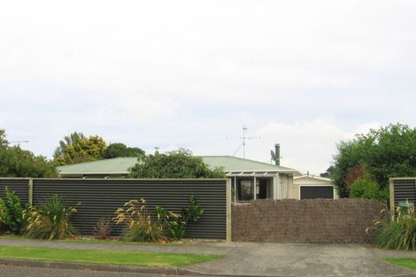 Photo of property in 12 Matai Street, Waikanae, 5036