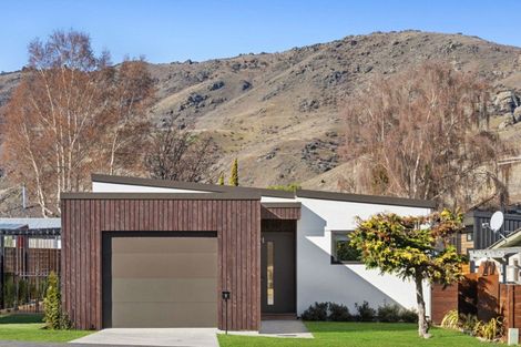 Photo of property in 28 Orient Street, Cromwell, 9310