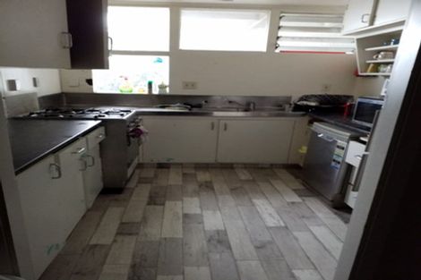 Photo of property in 2 Sugarloaf Road, Brooklyn, Wellington, 6021