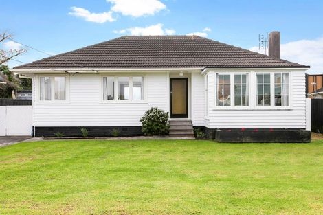 Photo of property in 28 Harbour View Road, Te Atatu Peninsula, Auckland, 0610