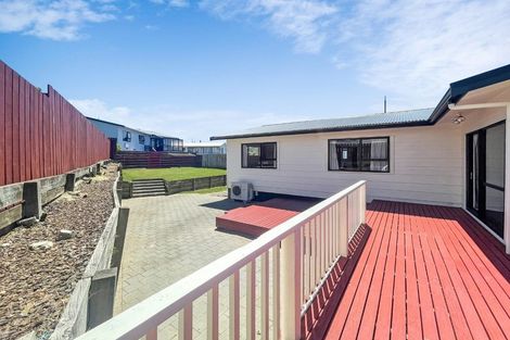 Photo of property in 7 Sunhaven Drive, Newlands, Wellington, 6037