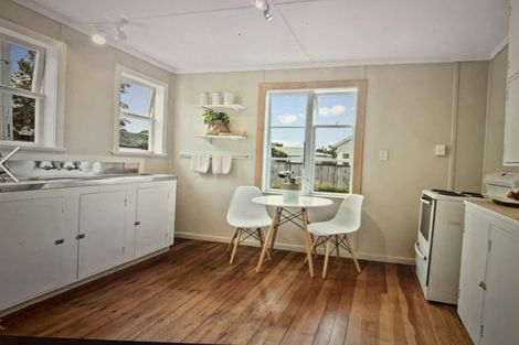 Photo of property in 21 Fairfax Avenue, Northcote, Auckland, 0627